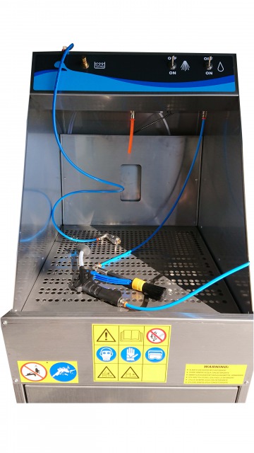 正面のワークスペースは広く使いやすい設計です