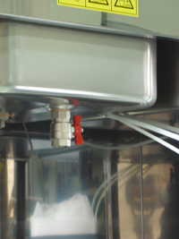 排水バルブを通してろ過した洗浄水は再利用することが出来ます｡